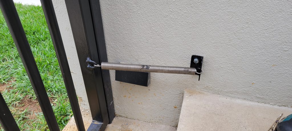 Gate Closer
